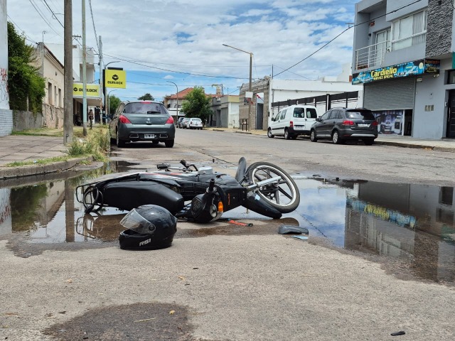 Motociclista choc� con un veh�culo que se dio a la fuga